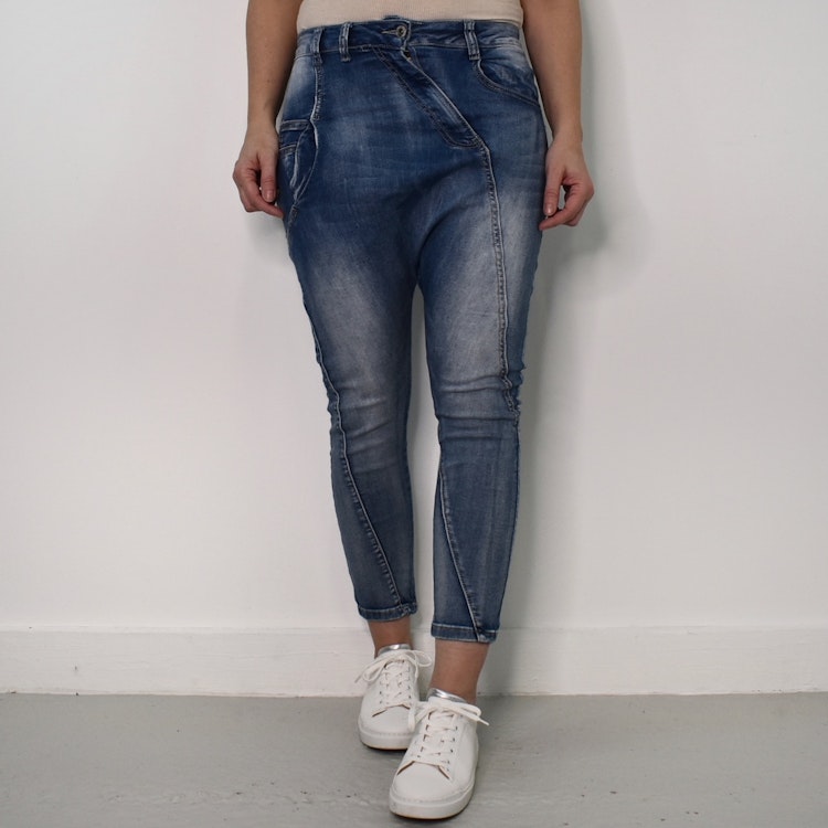 SECOND HAND Baggy Jeans BLÅ Storlek 34 - Place du Jour