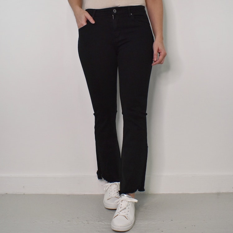 Stretchjeans Shortcut med fransar SVART - 3D Denim