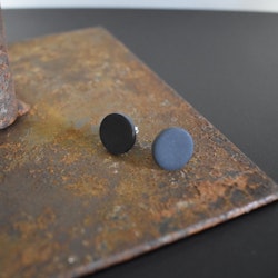 Örhänge Studs Liten SVART - SoMaBelle Design