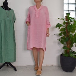 Kort Linneklänning med Krås ROSA NEON