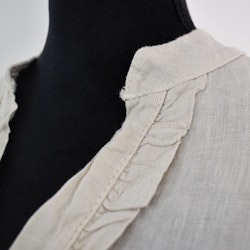 Linneblus med Krås BEIGE