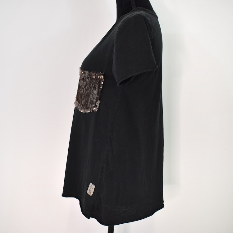SECOND HAND T-shirt SVART S/M - Lo-ika