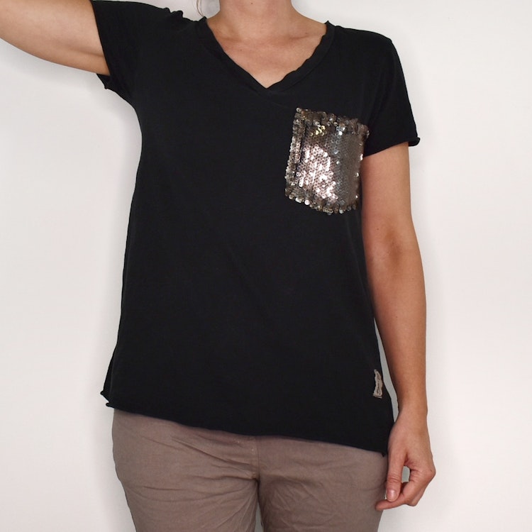 SECOND HAND T-shirt SVART S/M - Lo-ika