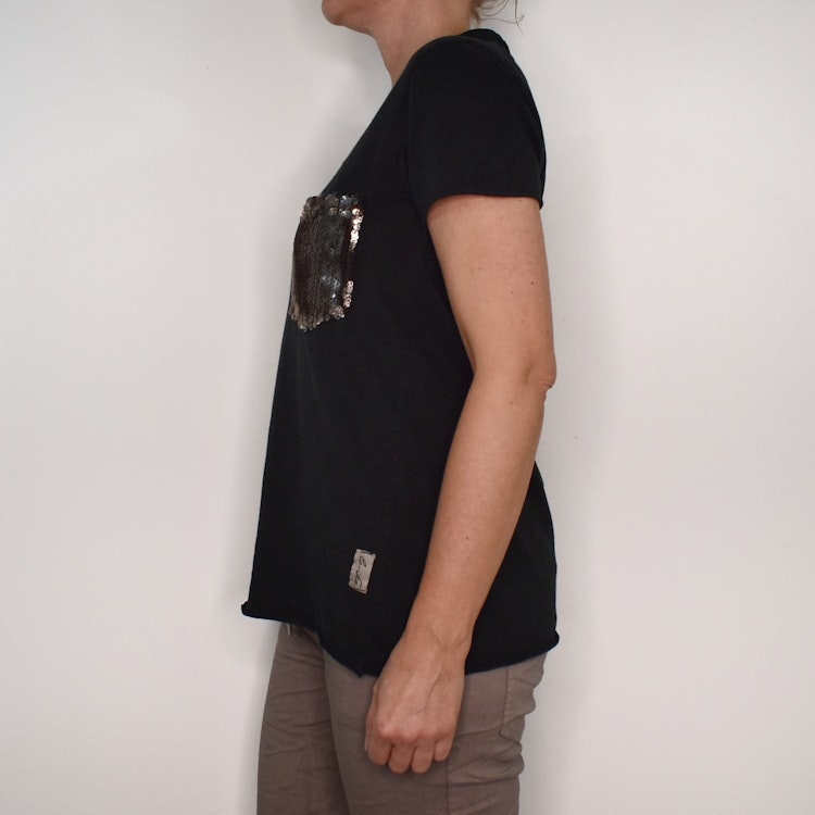 SECOND HAND T-shirt SVART S/M - Lo-ika