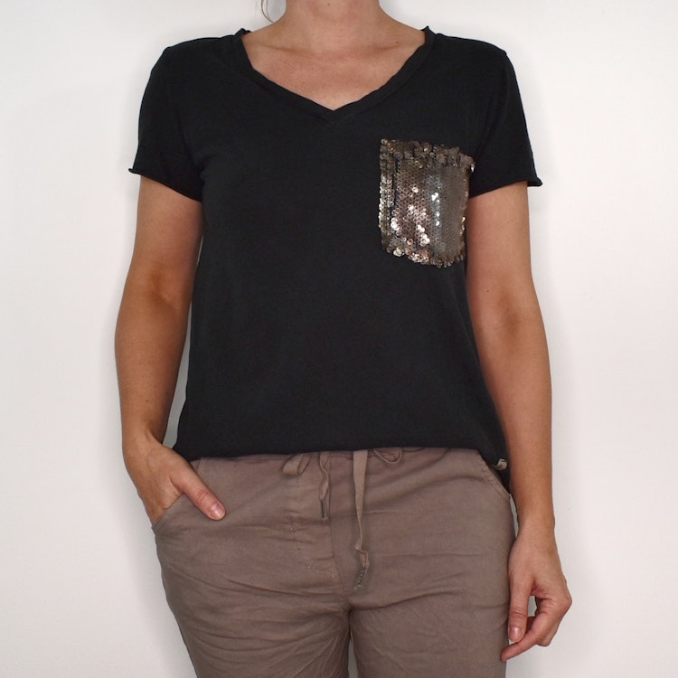 SECOND HAND T-shirt SVART S/M - Lo-ika