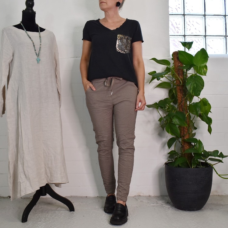SECOND HAND T-shirt SVART S/M - Lo-ika