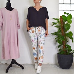 Stretchig Byxa Josefine Blommig VIT - Marta du Chateau
