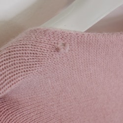 ANDRASORTERING Stickad Ponchotröja ROSE