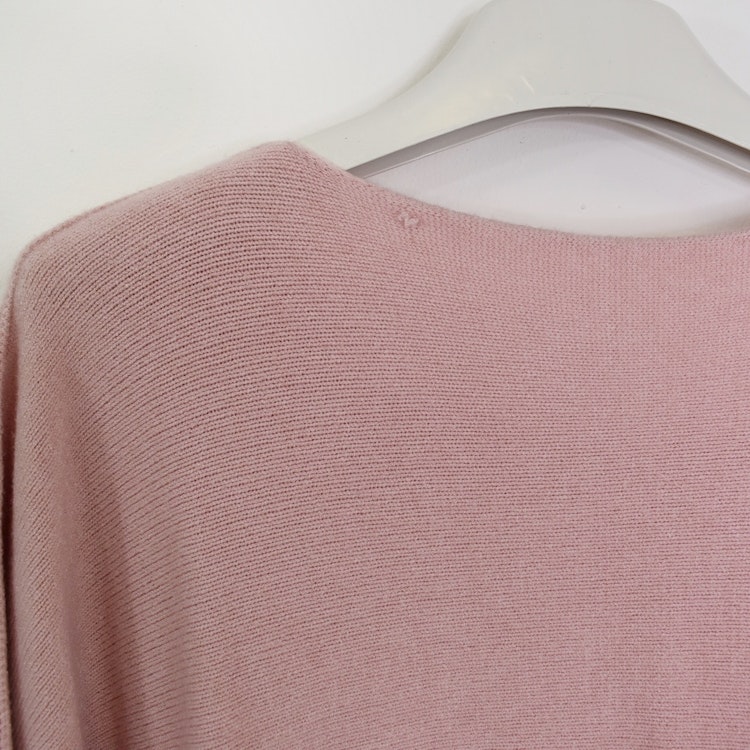 ANDRASORTERING Stickad Ponchotröja ROSE