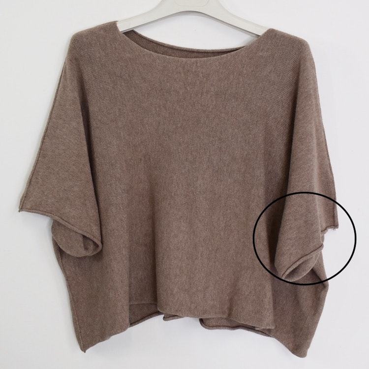 ANDRASORTERING Stickad Ponchotröja TAUPE