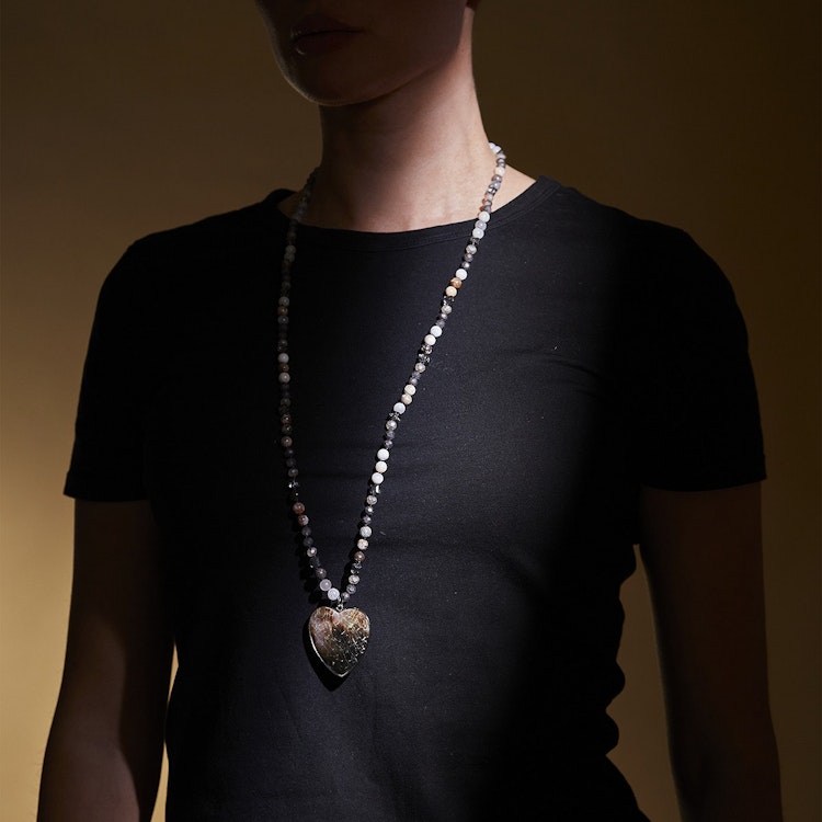 Halsband Irene GRÅ - The Moshi