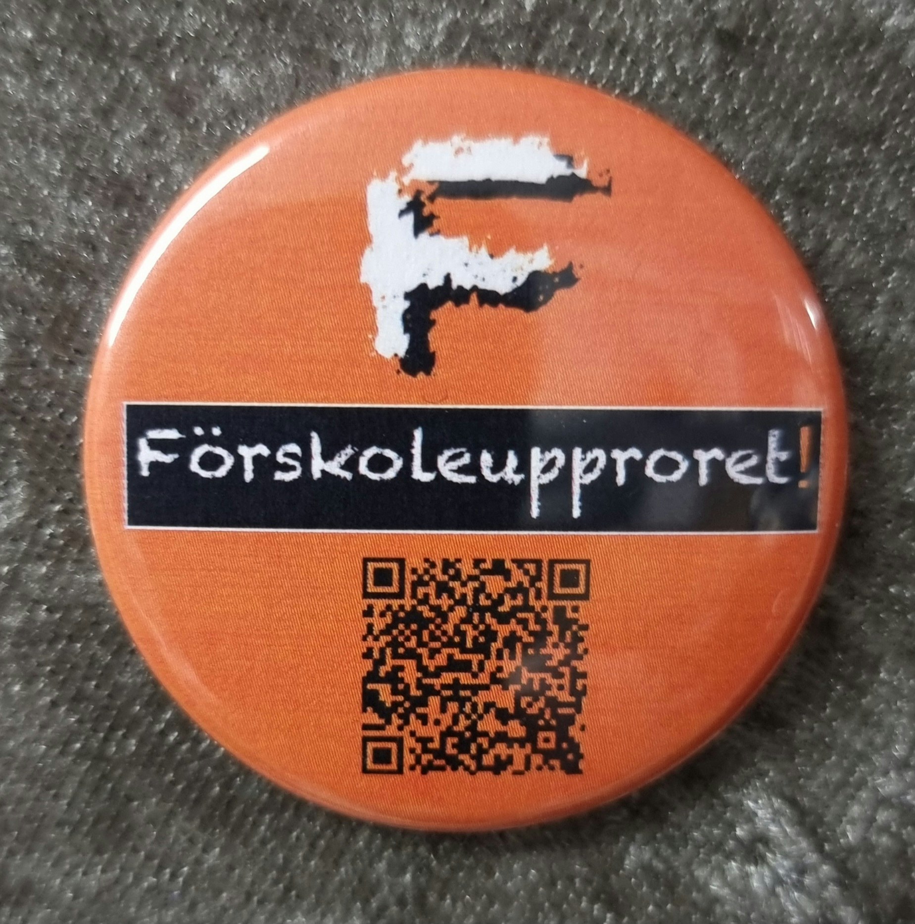 KNAPP "Förskoleupproret!" 44mm