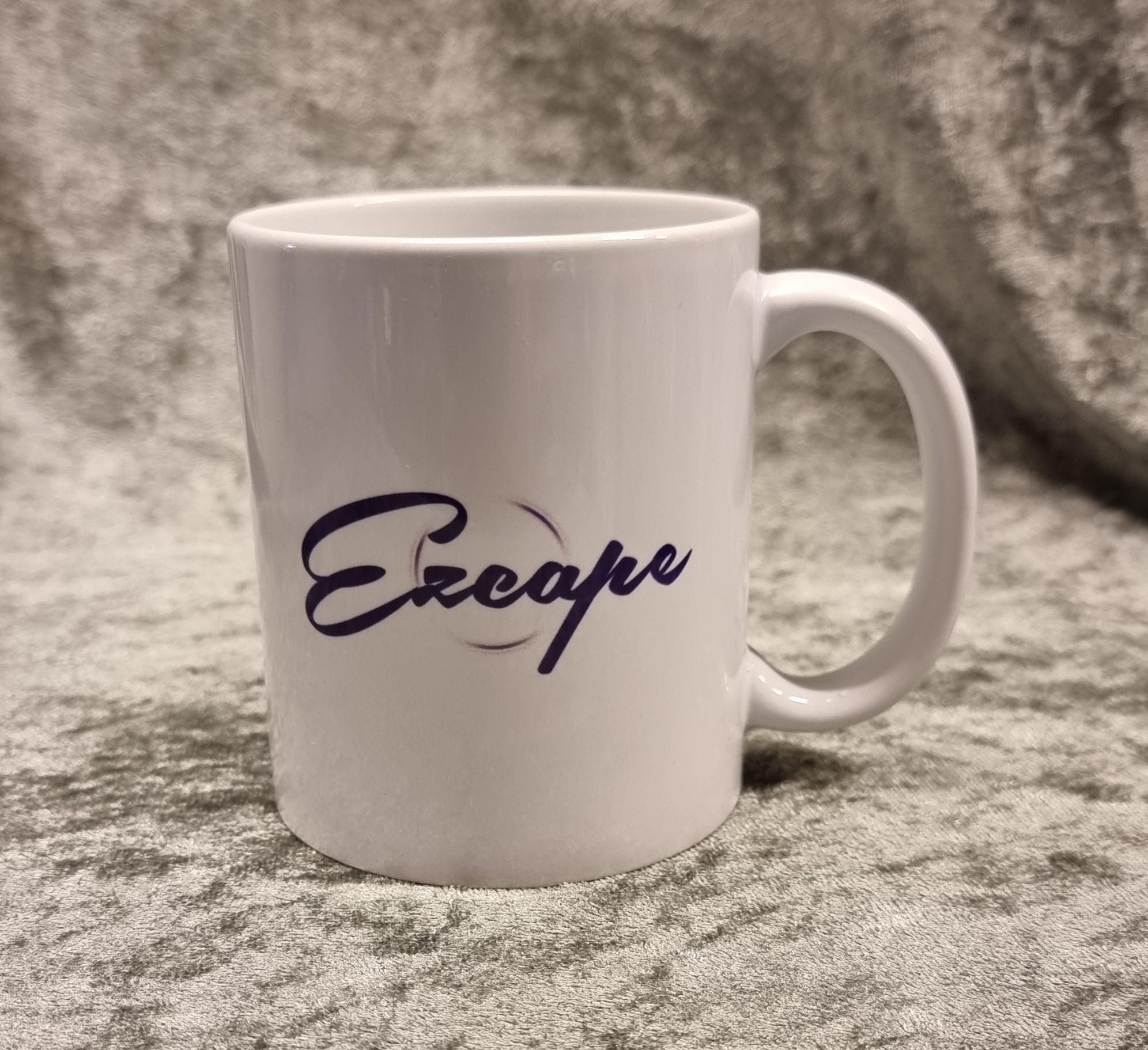 Vit mugg "EZCAPE Logo"