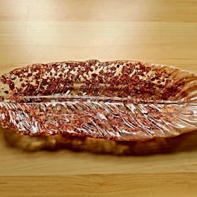 Fjäderformad brickform med koppar flingor (23cm*8cm)