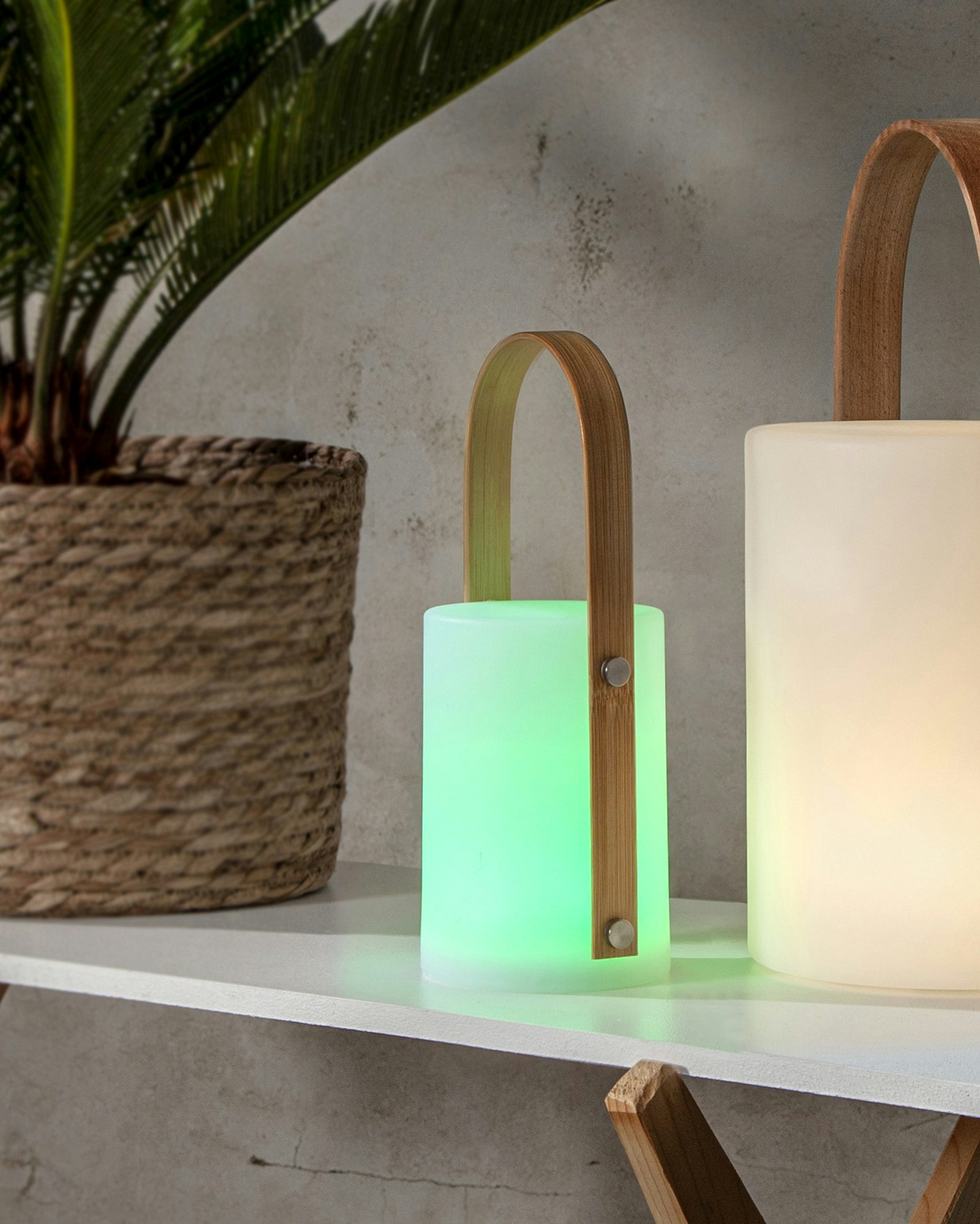 Utomhus Portabel LED-Lampa RGB+W-Light Höjd 26cm