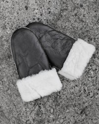 Fårskinn Tumvantar, Black