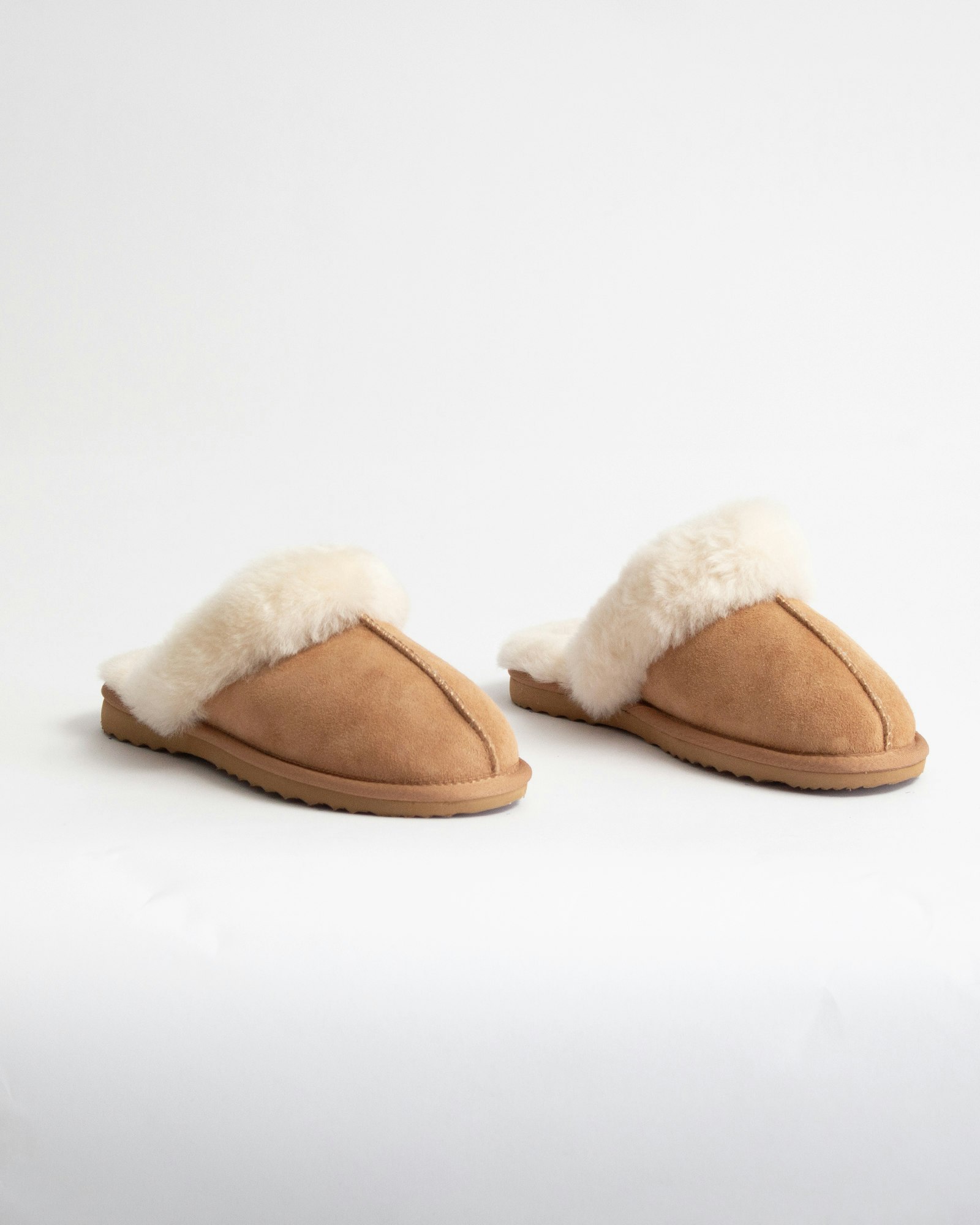 SANDEFJORD Fårskinnstofflor, Beige