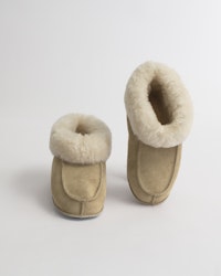 NARVIK Mjuka Ankelhöga Fårskinnstofflor, Sand