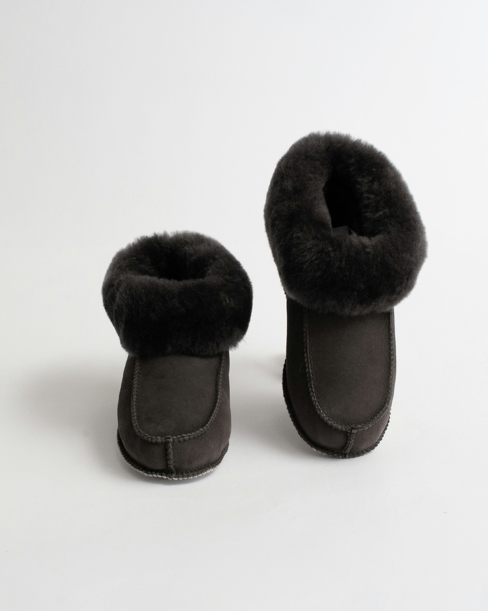 NARVIK Mjuka Ankelhöga Fårskinnstofflor, Black