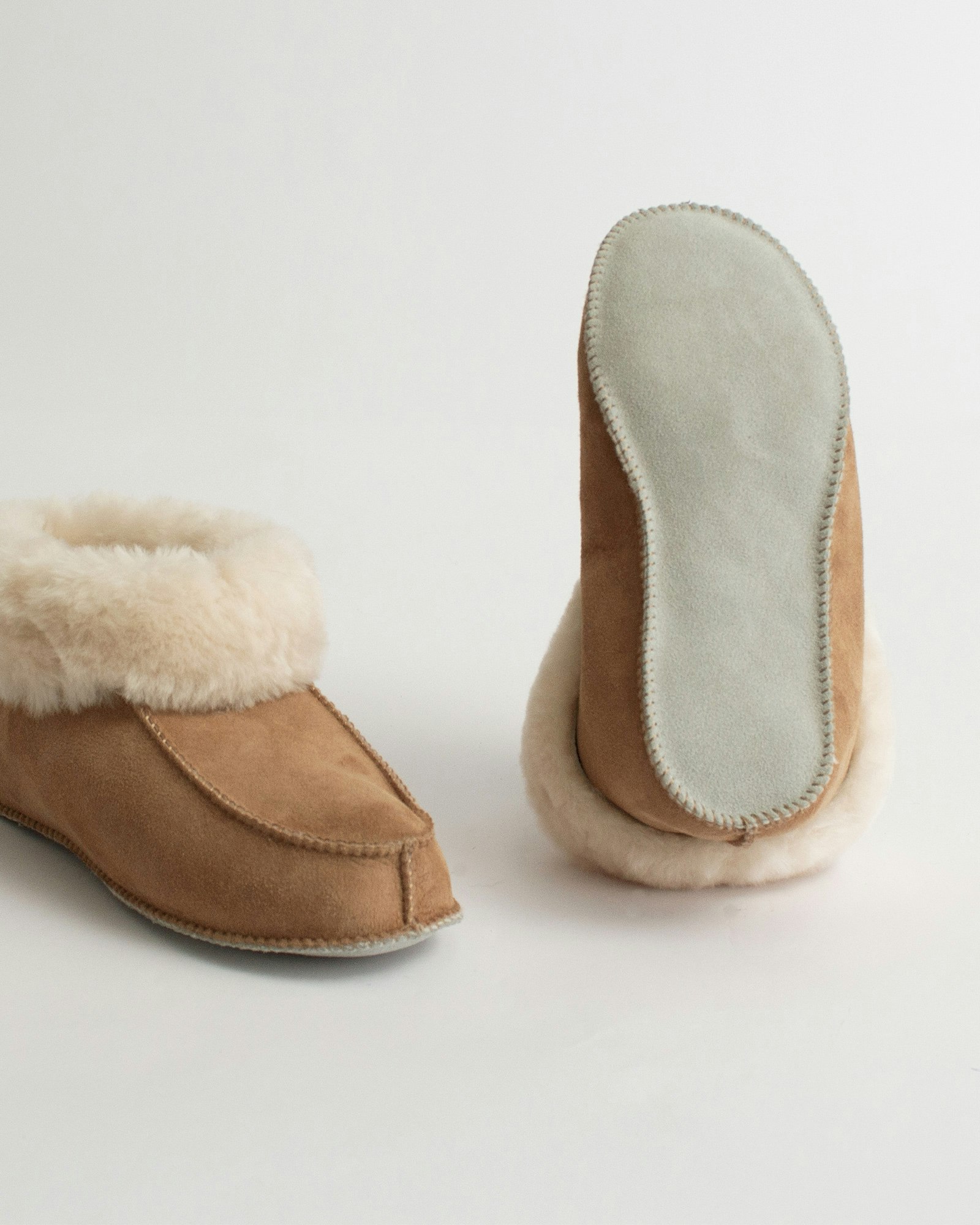 NARVIK Mjuka Ankelhöga Fårskinnstofflor, Beige