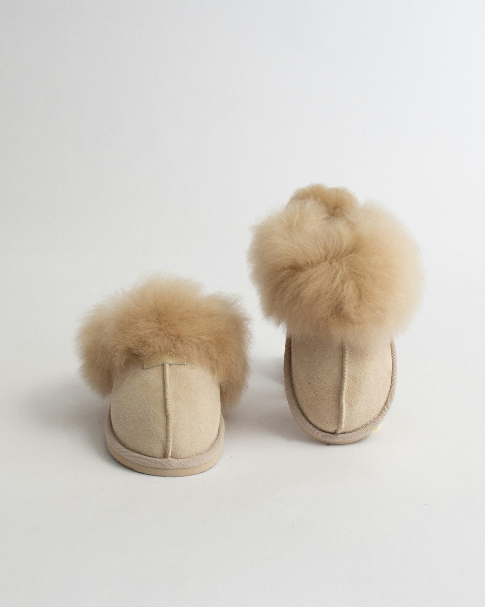 THURID Fårskinnstofflor, Beige