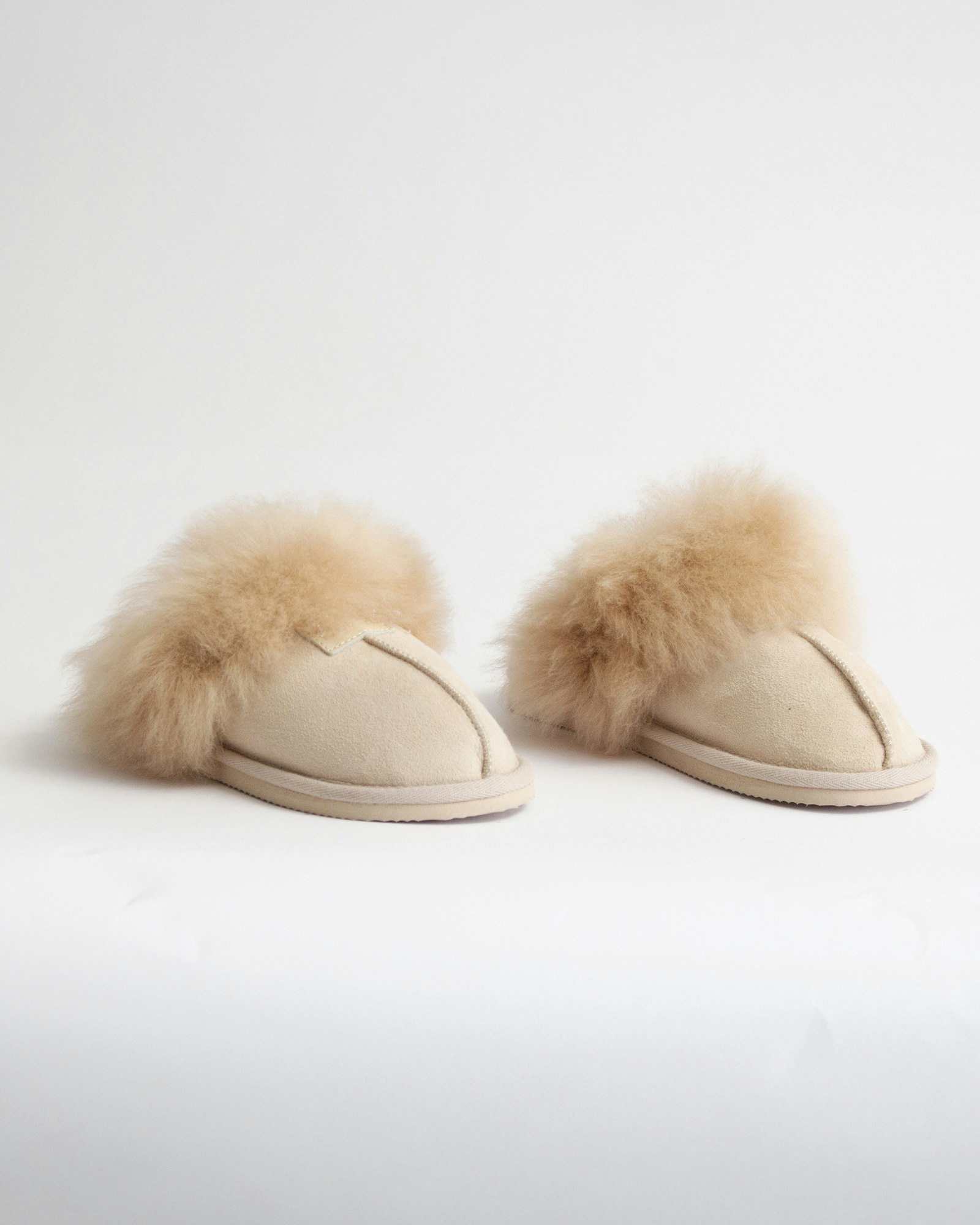 THURID Fårskinnstofflor, Beige