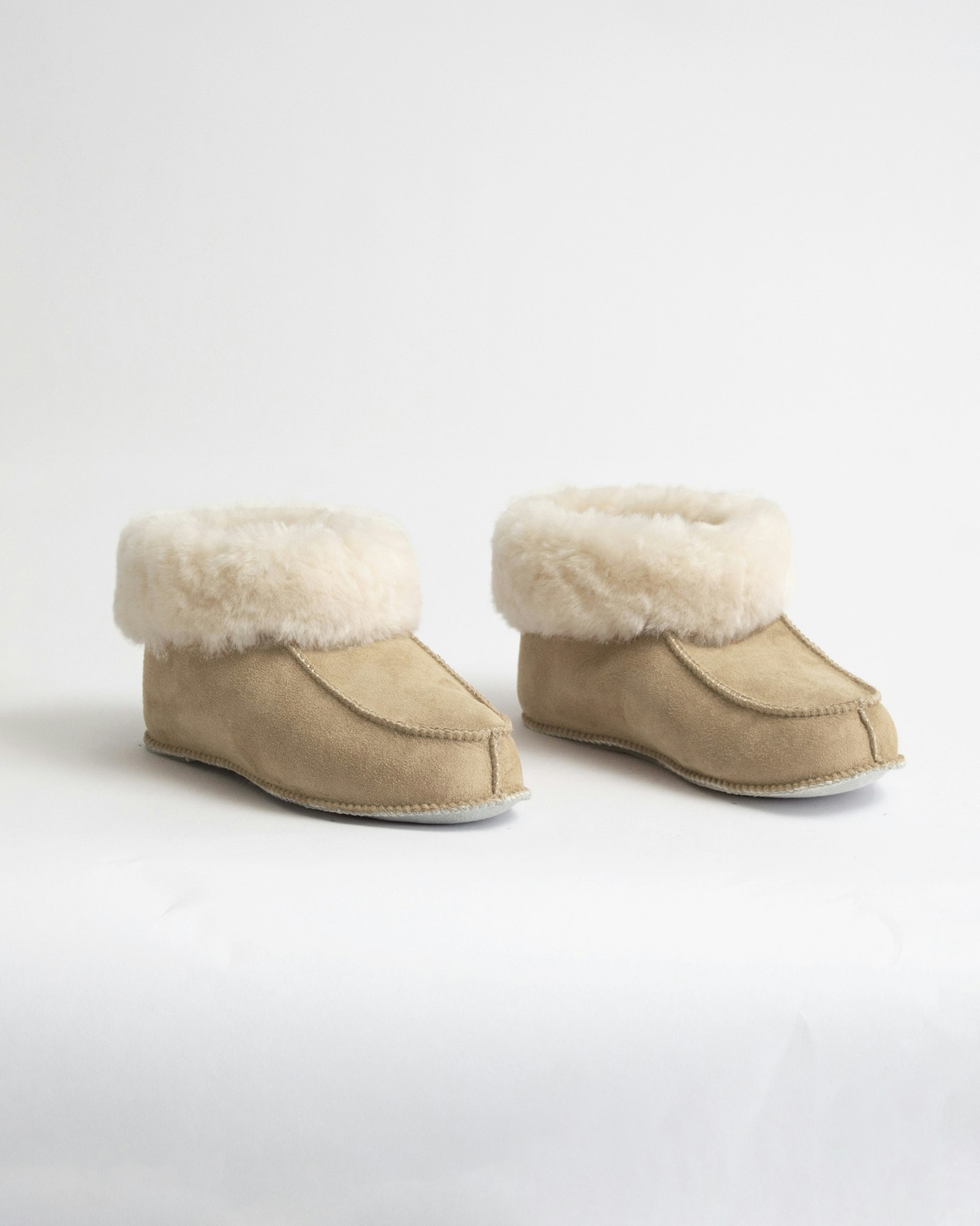KID'Z NARVIK Mjuka Ankelhöga Fårskinnstofflor, Sand