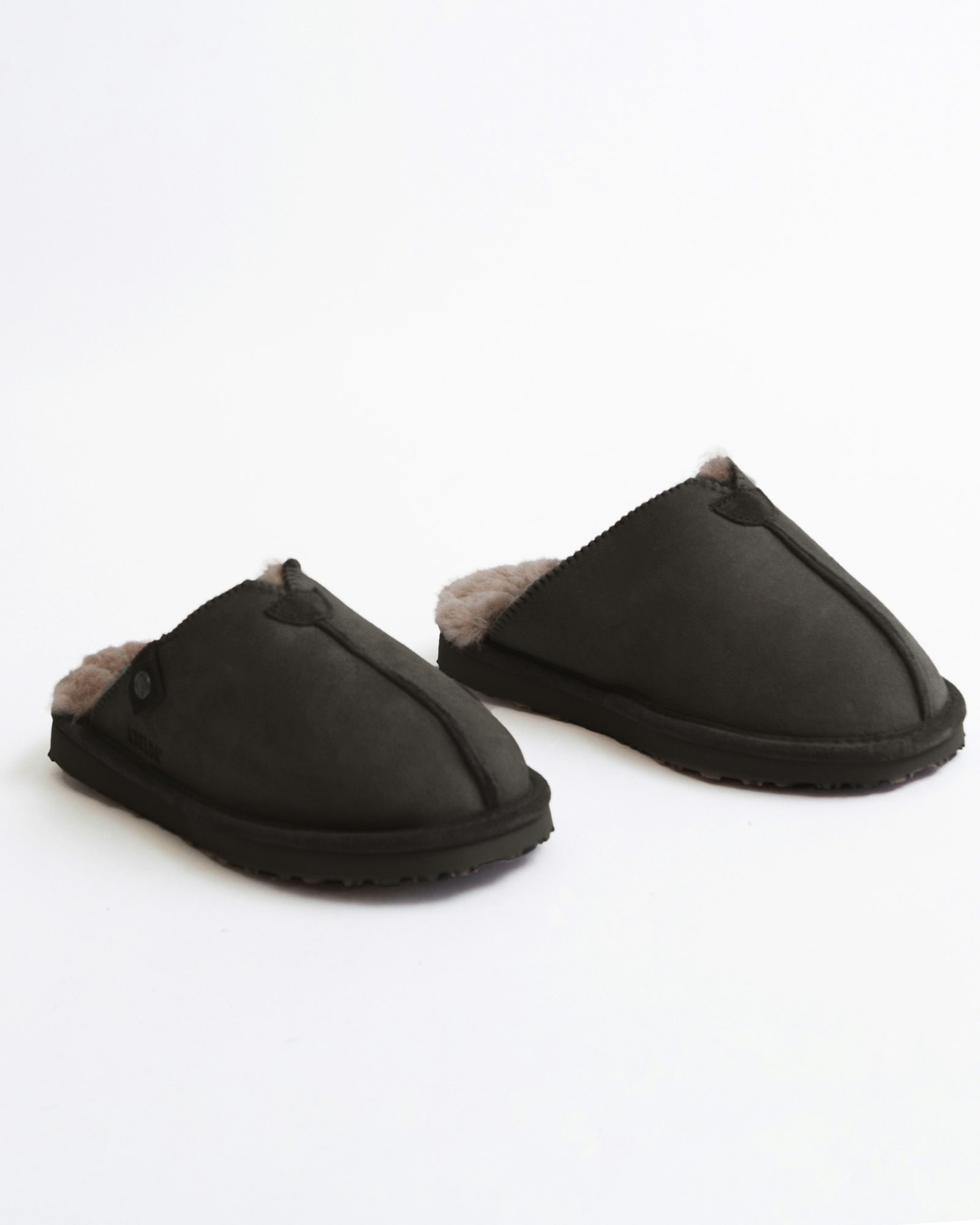 ÅBO Fårskinnstofflor från Axelda, Black/Stone