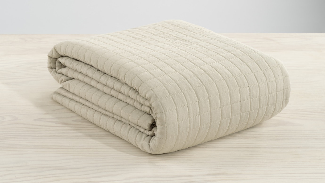 Quiltat Sängöverkast i Tvättad Linnelook 250x250cm, Beige