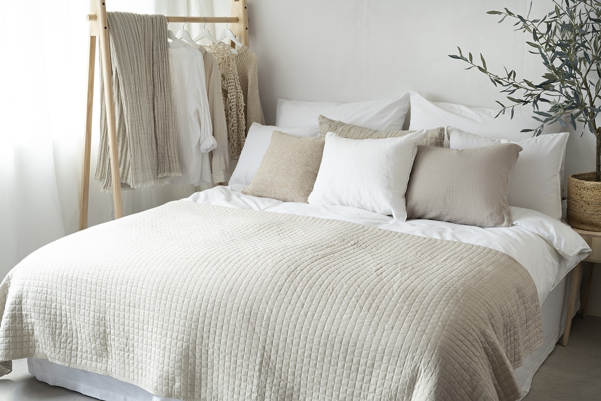 Quiltat Sängöverkast i Tvättad Linnelook 250x250cm, Beige