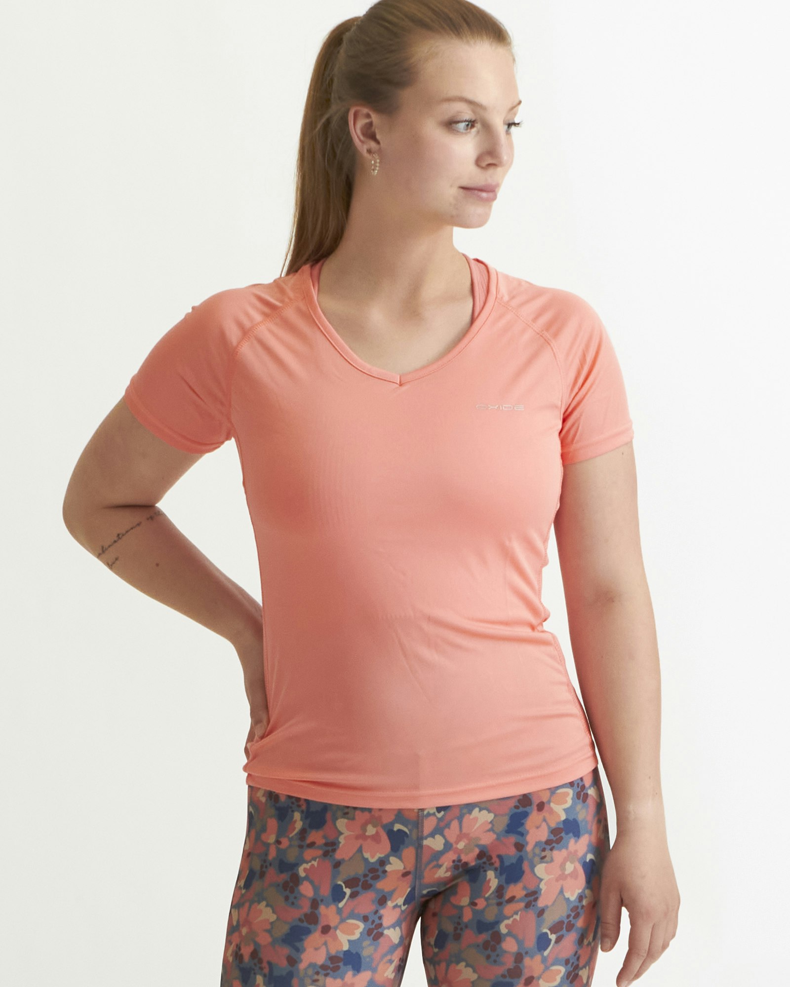 Tränings T-shirt V-neck – Dam Coral