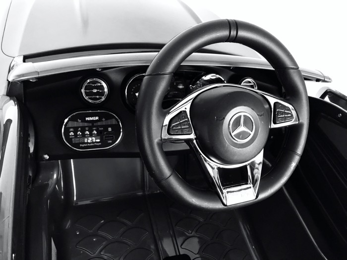 Mercedes C63 AMG, musik, lädersäte, EVA-däck
