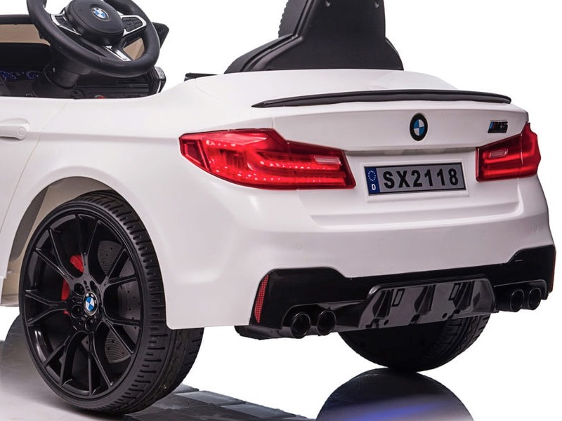 BMW M5, musikmodul, lädersäte, gummidäck