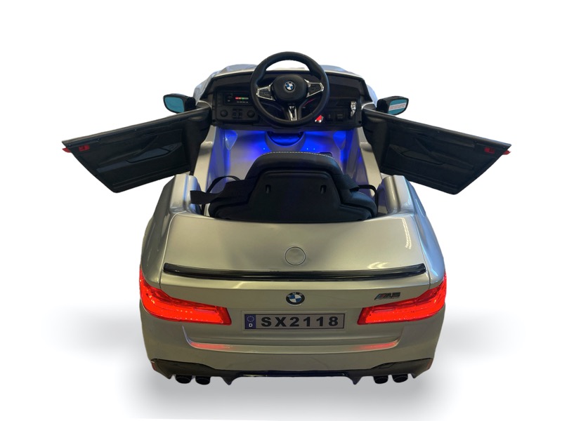 BMW  M5, musik, lädersäte, gummidäck