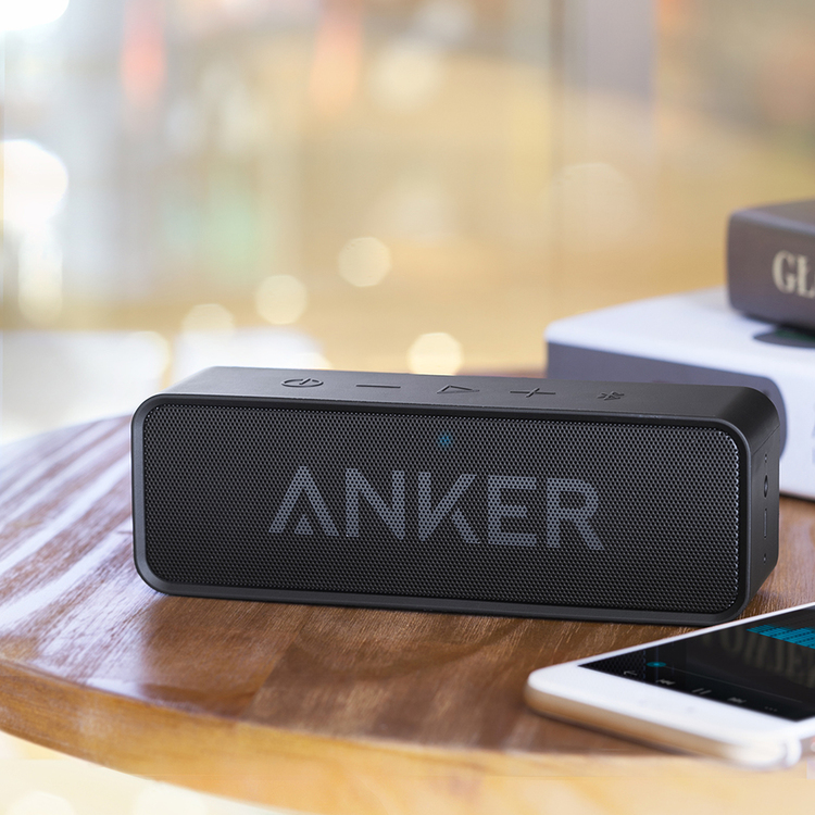 Anker SoundCore bluetooth-högtalare på bord