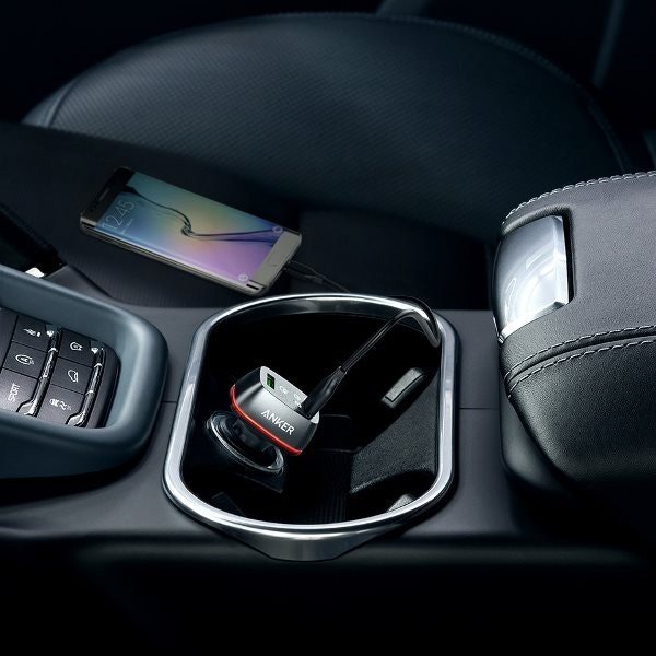 Anker PowerDrive Plus 2 med QC3.0 svart i bilens eluttag