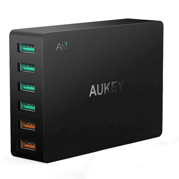 Aukey mobilladdare med 6 uttag och Quick Charge 3.0