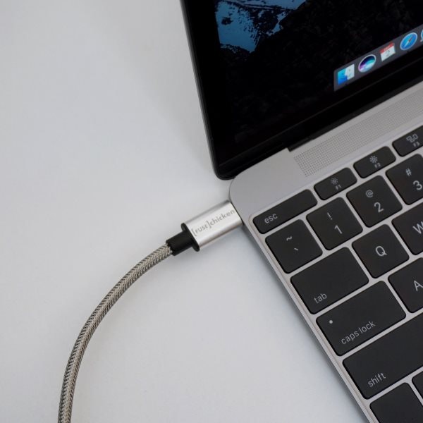 Fuse Chicken Armour USB-C 1m rostfritt stål, laddar MacBook