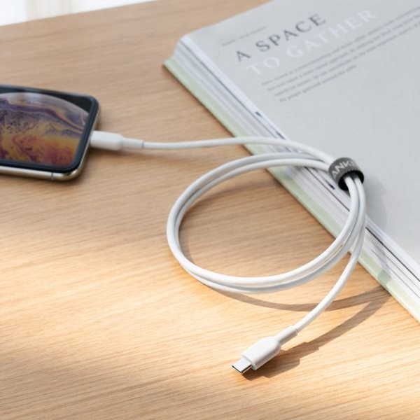 Anker PowerLine II Lightning till USB-C 90cm vit på bord