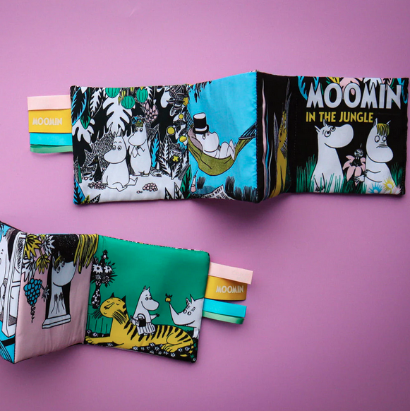 Moomin Soft Book Jungle.  En färgstark, rolig och mjuk bok med skallra för de unga Muminfansen