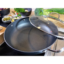 Satake Stek Traktör panna med lock Lättviktsgjutjärn non stick 30 cm 4,8 liter