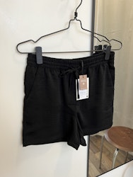 Divya shorts svart