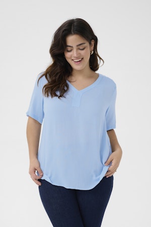 Cami SS v-ringad blus ljusblå