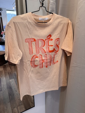 T-shirt tres chic beige