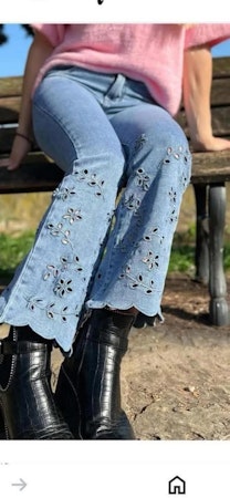Jeans med broderie anglais