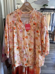 Blommig blus peach