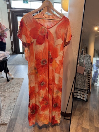 Klänning kortärmad blommig orange