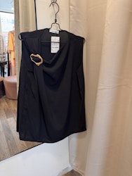 Topp med guldspänne