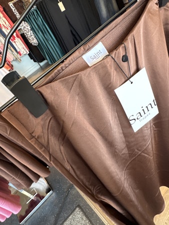 Lodisa satinkjol brun