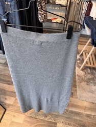 Prime stickad kjol grå